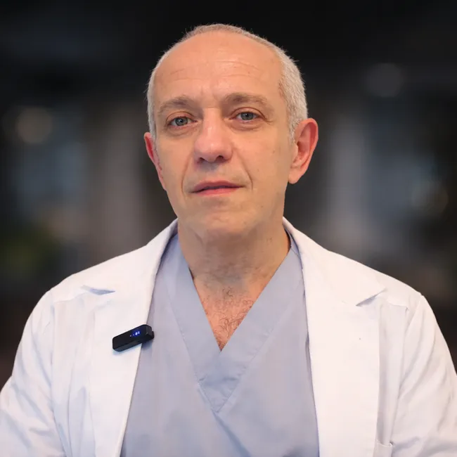 «Главврач» российского кино, отказался сниматься в «Методе»: 6 фактов о звезде сериала «Склифосовский» Владимире Довжике