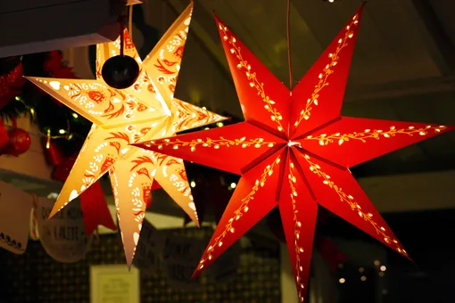 5 необычных идей новогоднего декора из подручных материалов