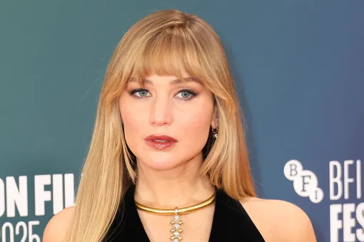 «Это было унизительно»: Дженнифер Лоуренс заставили танцевать голышом с Робертом Паттинсоном