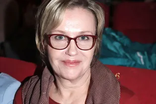 «Такая родная, своя»: 58-летняя Ирина Розанова выложила фото без макияжа