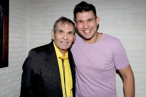 «Купил папе в подарок»: сын Бари Алибасова показал дом за 58 миллионов «Купил папе в подарок»: сын Бари Алибасова показал дом за 58 миллионов