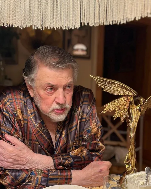 Александр Ширвинд с премией «Ника»