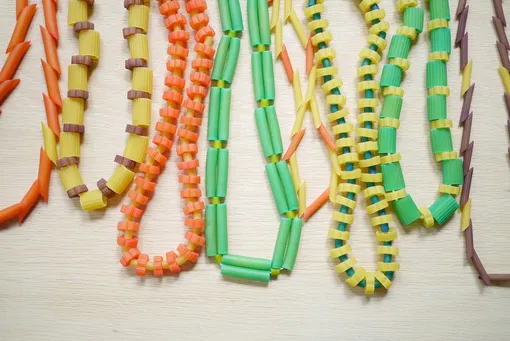 Украшения из макарон Украшения из макарон