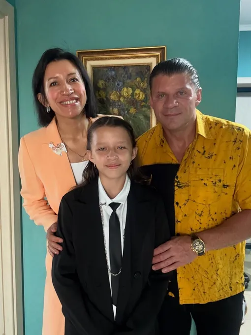 Елена Борщёва и Валерий Юшкевич с дочерью Умой Елена Борщёва и Валерий Юшкевич с дочерью Умой