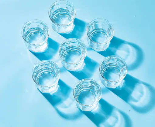 стаканы с водой стаканы с водой