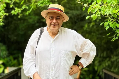 «Если много "стукнуло" — отбивайся!» Евгений Петросян выложил фото с детьми и женой в день 80-летия