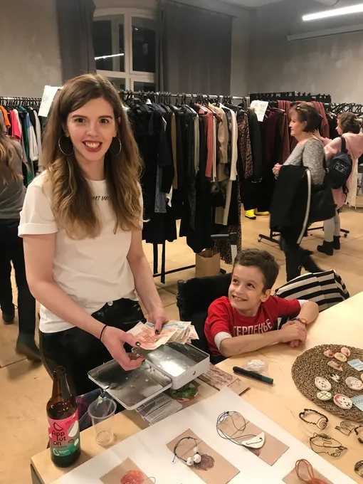 Волонтер фонда Арина Муратова и сын волонтера фонда Гор