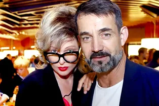 «Такие воробушки!» Дмитрий Певцов и Ольга Дроздова отметили 25-летие брака вместе с приемной дочерью «Такие воробушки!» Дмитрий Певцов и Ольга Дроздова отметили 25-летие брака вместе с приемной дочерью