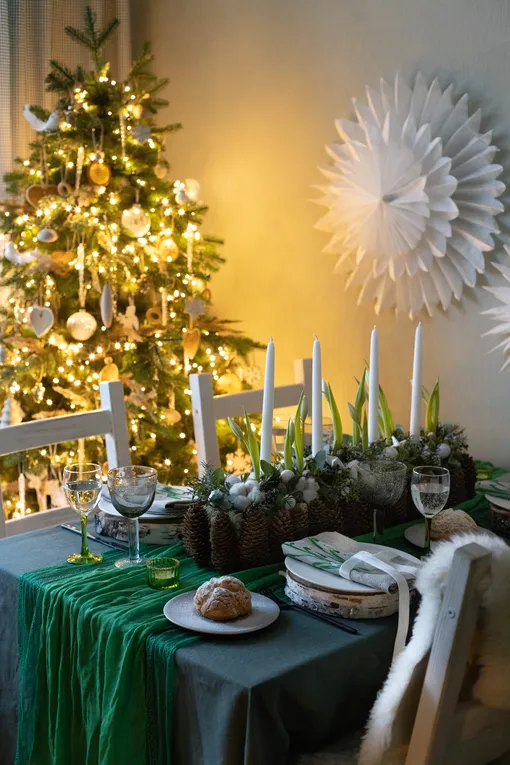 Столовые приборы черные KunstWerk рождественская сервировка