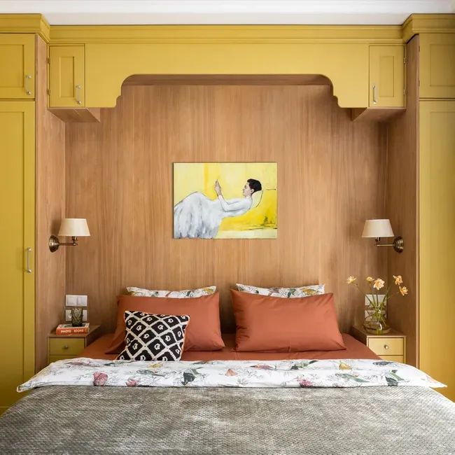 Старый Свет: как выглядит квартира ресторатора, который любит путешествовать