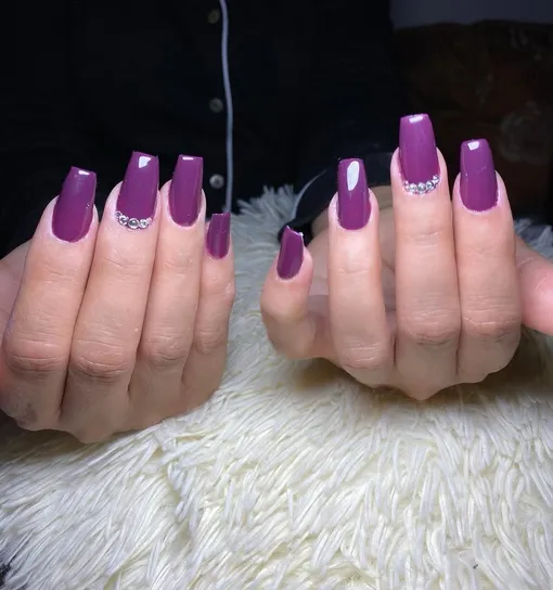 Денежный маникюр на ноябрь 2025 года со стразами Денежный маникюр на ноябрь 2025 года со стразами