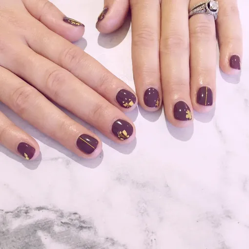 Денежный маникюр на ноябрь 2025 года с золотом Денежный маникюр на ноябрь 2025 года с золотом