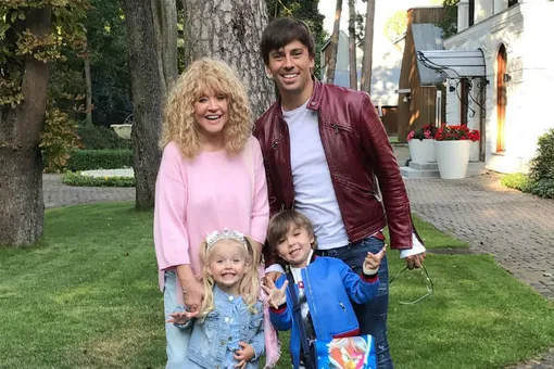 Четырехлетняя дочь Аллы Пугачевой вышла на подиум в образе невесты Четырехлетняя дочь Аллы Пугачевой вышла на подиум в образе невесты