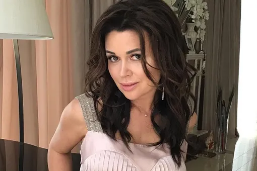 Изменившуюся Анастасию Заворотнюк приняли за Надежду Бабкину Изменившуюся Анастасию Заворотнюк приняли за Надежду Бабкину