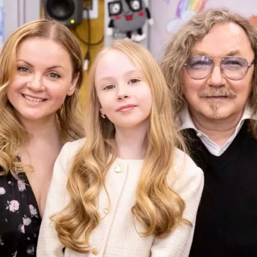 Игорь Николаев и Юлия Проскурякова с дочерью Вероникой