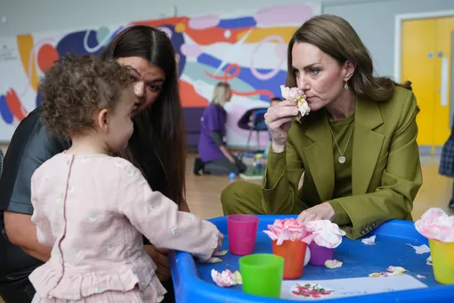 Кейт Миддлтон в центре матери и ребёнка в Оксфорде Кейт Миддлтон в центре матери и ребёнка в Оксфорде