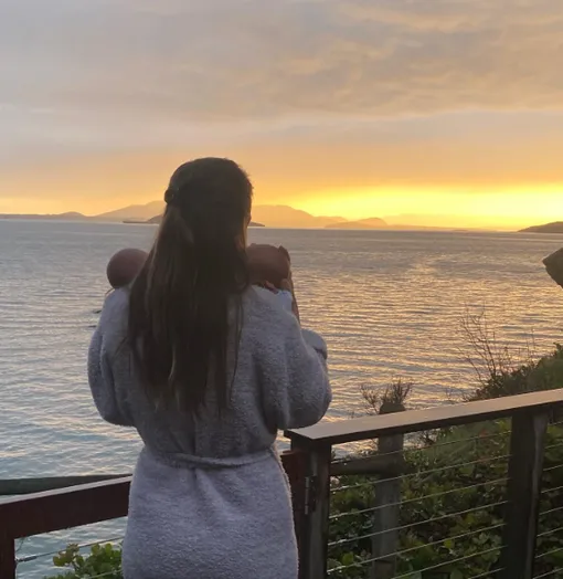 Хилари Суонк с сыном и дочерью