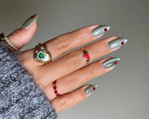 Денежный маникюр на май 2026