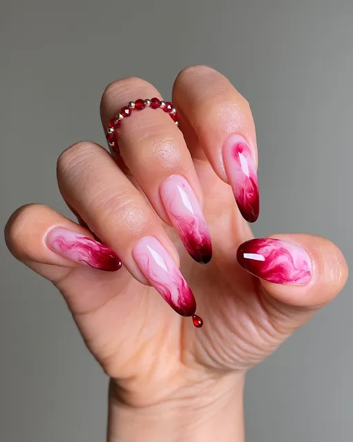 Красное омбре на Хеллоуин 2025 года