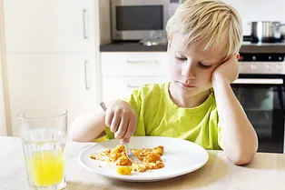 6 хитростей, которые помогут научить ребенка есть все