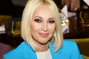 «Королева пляжа»: 51-летняя Лера Кудрявцева выложила фото в бикини