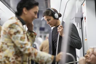 Простая история в вагоне метро разделила людей на два лагеря