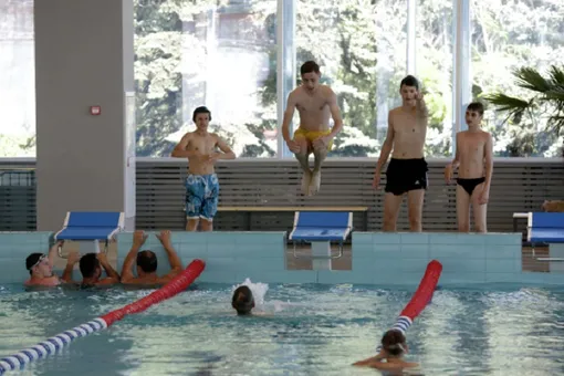 Директора бассейна осудили на 23 года за 69 случаев насилия над детьми Директора бассейна осудили на 23 года за 69 случаев насилия над детьми