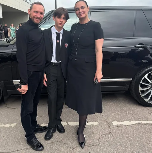 Елена Ваенга и Роман Садырбаев с сыном Иваном Елена Ваенга и Роман Садырбаев с сыном Иваном