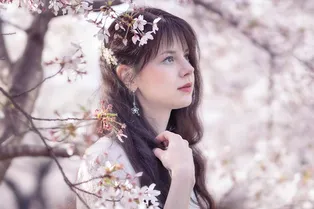 «Надевают шапочки для ушей и выдают планшет»: русская модель рассказала, как работают салоны красоты в Японии