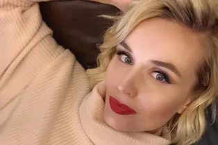 Полина Гагарина вышла на сцену с травмой