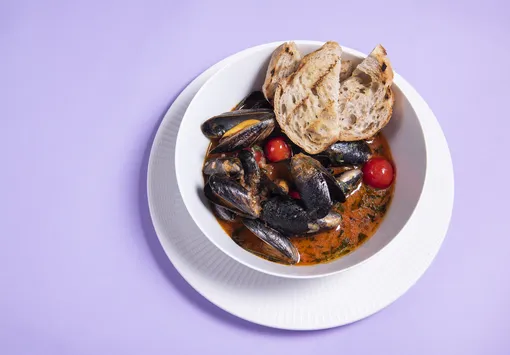 Мидии в томатном соке