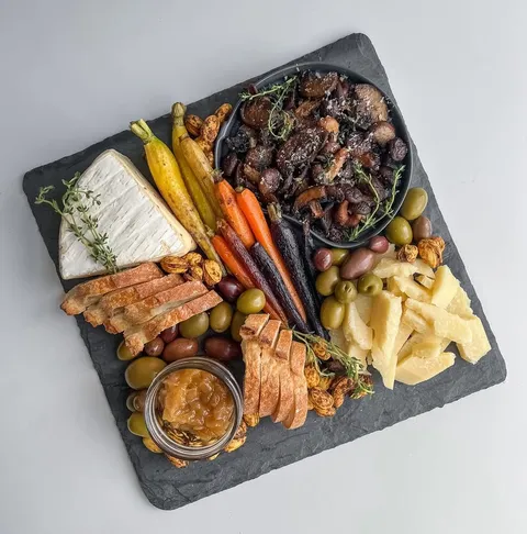 Сырно-овощной сет с жареными грибами