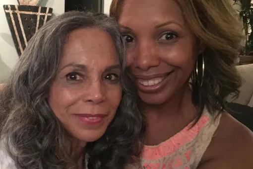 Дочь нашла биологическую мать спустя 50 лет — и узнала, что видела ее много раз Дочь нашла биологическую мать спустя 50 лет — и узнала, что видела ее много раз