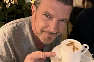 Антонио Бандерас трогательно поздравил дочь с днём рождения, опубликовав редкие архивные фото Антонио Бандерас трогательно поздравил дочь с днём рождения, опубликовав редкие архивные фото