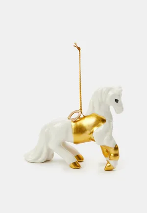 Стильная елочная игрушка с символом 2026 года лошадь. Принесет удачу и деньги в 2026 году.
