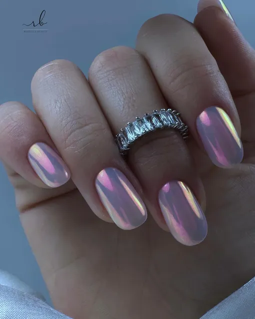 Бледно-сиреневый хромовый маникюр Бледно-сиреневый хромовый маникюр