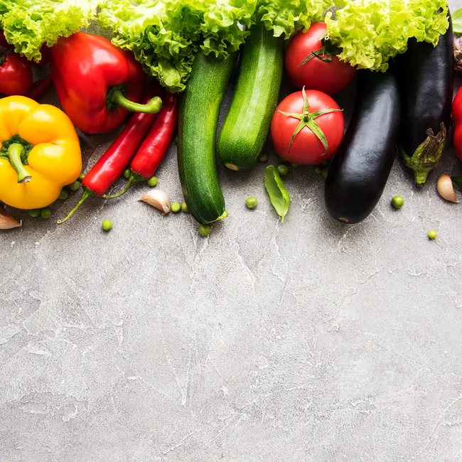 Как растить на подоконнике зелень, овощи и ягоды — лайфхаки опытного садовода, которая делает это круглый год