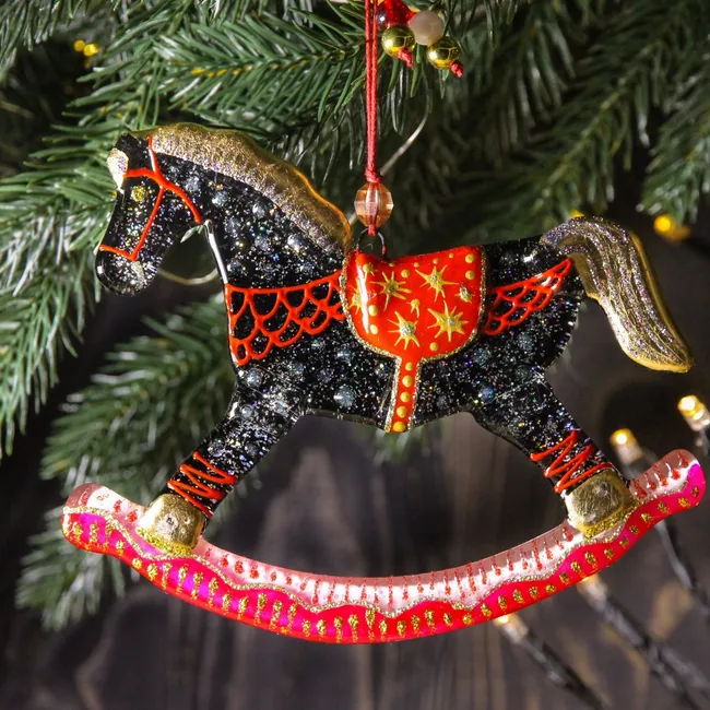 Какой должна быть ёлка в год Огненной Лошади 2026 — передаем дух праздника