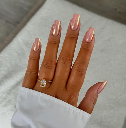 Нежно-розовый металлик хромовый нейл-арт Нежно-розовый металлик хромовый нейл-арт