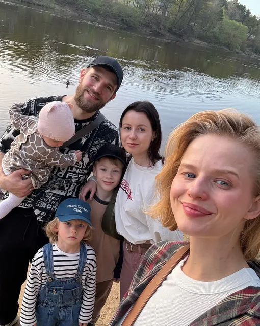 Александра Бортич с сыном на прогулке в Гродно Александра Бортич с сыном на прогулке в Гродно