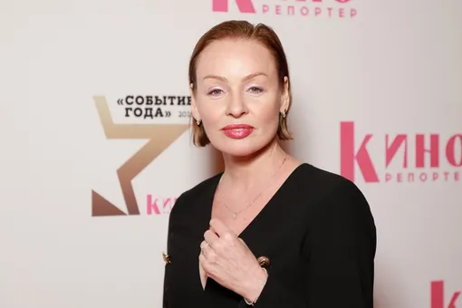 «Как трогательно»: Жанна Эппле показала старшего сына, невестку и внука