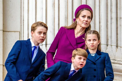 Кейт Миддлтон, принц Джордж, принц Луи и принцесса Шарлотта Кейт Миддлтон, принц Джордж, принц Луи и принцесса Шарлотта