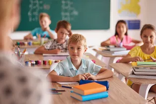 В России учительница ударила ребёнка-инвалида и угрожала ему «выбить зубы»