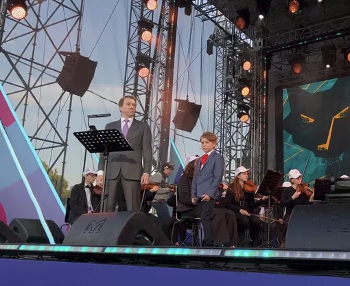 Евгений Миронов с сыном Петей Евгений Миронов с сыном Петей