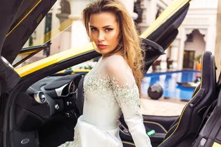 «Талант»: 11-летняя дочь Виктории Бони села за руль маминого Rolls-Royce