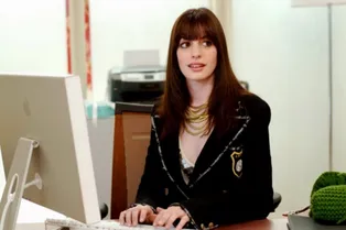 Лайфхак для фотосессии: Энн Хэтэуэй показала, как за 30 секунд визуально увеличить губы Лайфхак для фотосессии: Энн Хэтэуэй показала, как за 30 секунд визуально увеличить губы