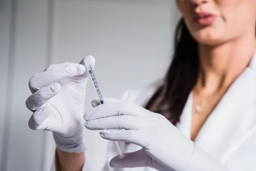 Что такое скротокс: зачем мужчины колют ботокс в мошонку и чем это им грозит