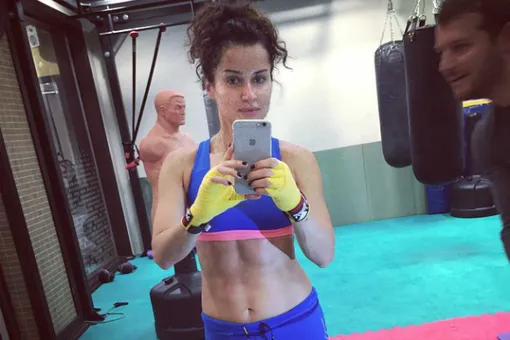 Соски, подмышки и попы: 10 самых скандальных селфи звезд Соски, подмышки и попы: 10 самых скандальных селфи звезд