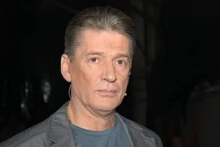 Намного старше: вдова Александра Абдулова представила близким нового мужа