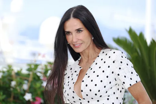 Деми Мур заставила дизайнеров по-новому взглянуть на неокрашенную кухонную мебель из дерева Деми Мур заставила дизайнеров по-новому взглянуть на неокрашенную кухонную мебель из дерева